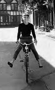 audrey en bicicleta.jpg